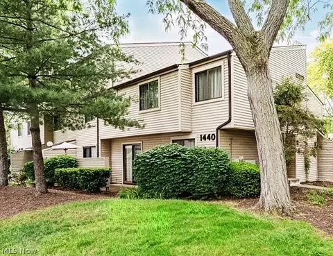 1440 Cedarwood Dr #H, Westlake, OH 44145