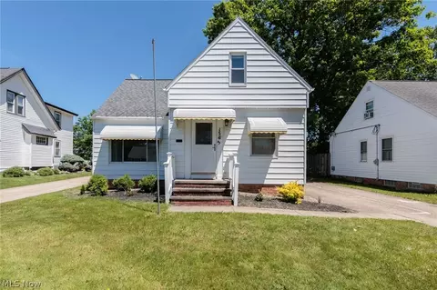 1565 Temple Ave, Mayfield Heights, OH 44124