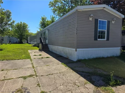 12048 Nicki Ln, Chardon, OH 44024