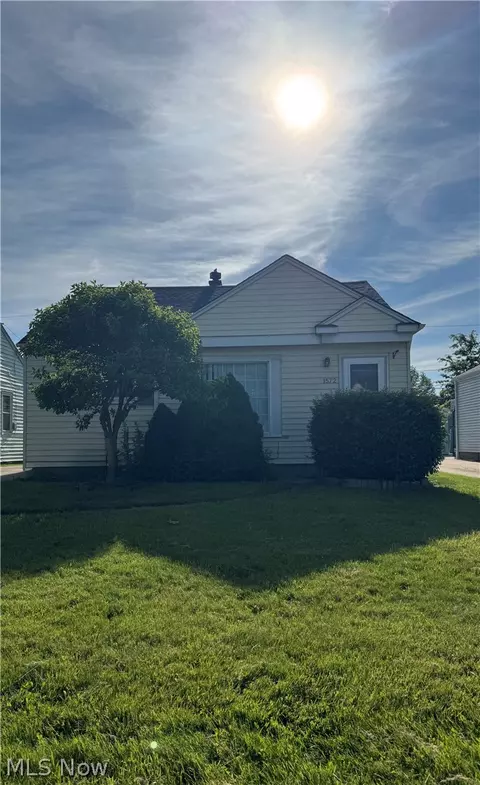 1572 Woodrow Ave, Mayfield Heights, OH 44124