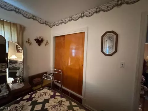 Bedroom - 1226 Columbus Ave, Ashtabula, OH 44004 photo 2 of 4