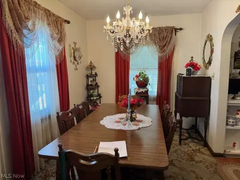 Dining - 1226 Columbus Ave, Ashtabula, OH 44004 photo 1 of 2