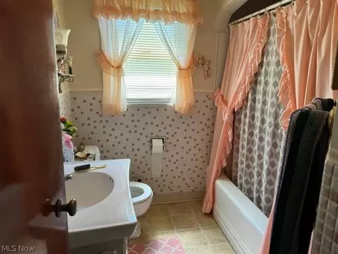Bath - 1226 Columbus Ave, Ashtabula, OH 44004 photo 1 of 1