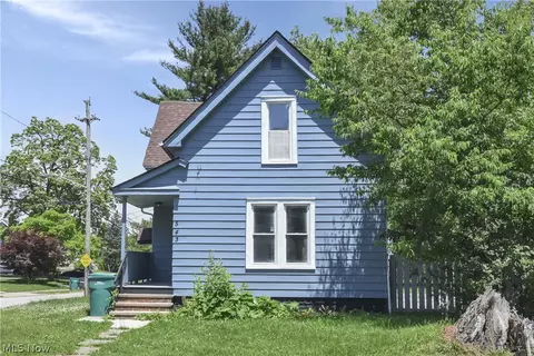 15413 Raymond St, Maple Heights, OH 44137