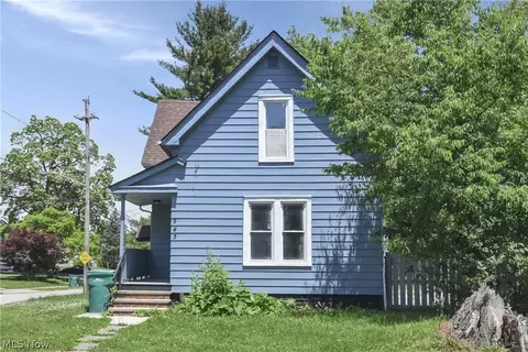 15413 Raymond St, Maple Heights, OH 44137