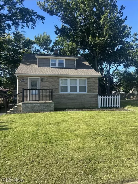 24371 Hartland Dr, Euclid, OH 44123