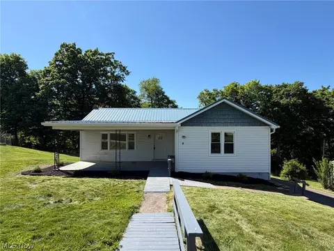 1085 Overlook Dr, Wintersville, OH 43953