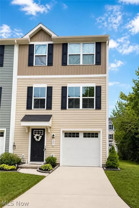 121 Palm Ct, Painesville, OH 44077