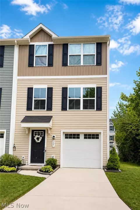 121 Palm Ct, Painesville, OH 44077