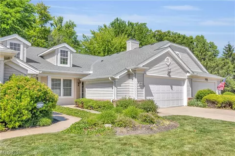29 Community Dr, Avon Lake, OH 44012