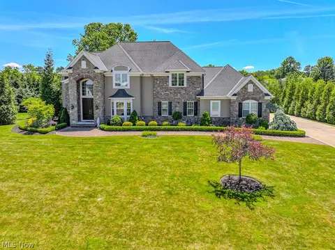 6300 Ox Ridge Trl, Highland Heights, OH 44143