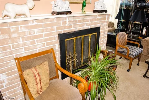 Living - 6484 State Rd #D8, Parma, OH 44134 photo 3 of 5