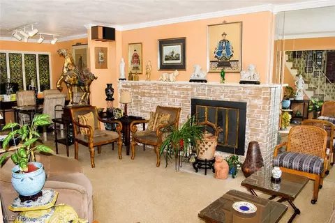 Living - 6484 State Rd #D8, Parma, OH 44134 photo 2 of 5