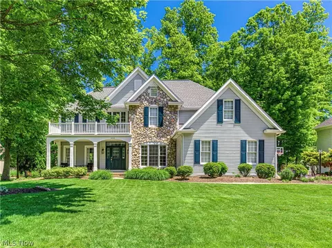 433 Castle Pines Dr, Fairlawn, OH 44333
