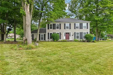 16980 S Meadows Cir, Strongsville, OH 44136