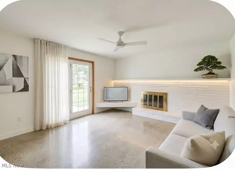 Living - 934 Larkridge Ave, Boardman, OH 44512 photo 5 of 5