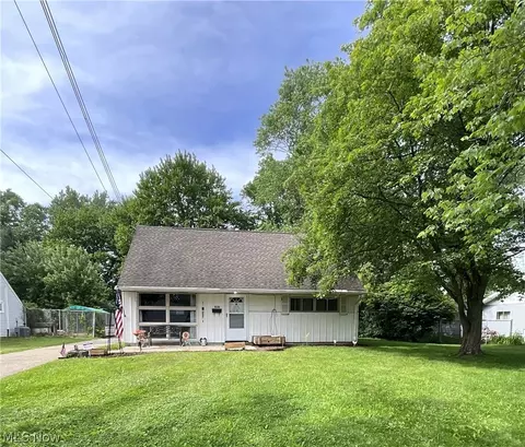 4130 Woodmere Dr, Austintown, OH 44515
