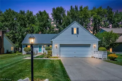 319 Greenwood Ct, Elyria, OH 44035