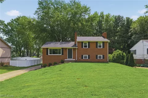 6006 Lake O Springs Ave NW, Canton, OH 44718