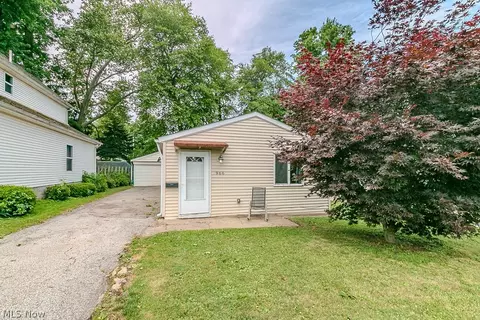 966 Windermere Dr, Willoughby, OH 44094