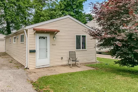 966 Windermere Dr, Willoughby, OH 44094 photo 2