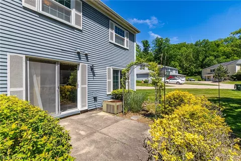 13652 Oakbrook Dr, North Royalton, OH 44133