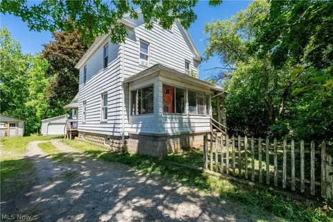 1223 W Wilbeth Rd, Akron, OH 44314