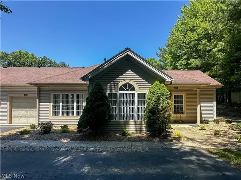 7 Woodland Chase Blvd, Niles, OH 44446