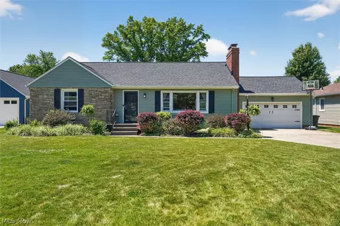 13795 Shawnee Trl, Middleburg Heights, OH 44130