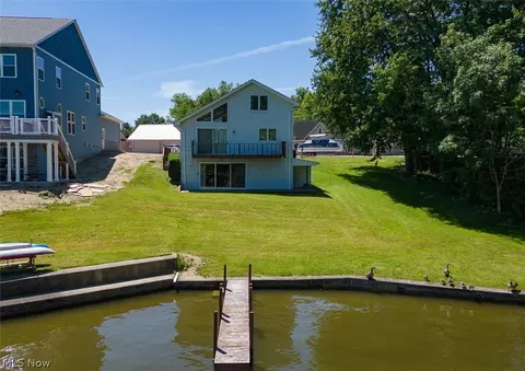 654 Pine Dr, Lake Milton, OH 44429
