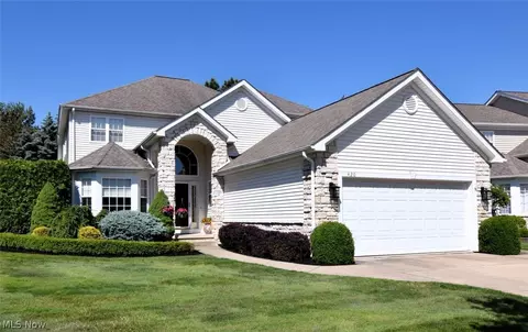 420 E Glengary Cir, Highland Heights, OH 44143