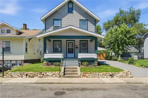 2613 Crown Pl NW, Canton, OH 44708