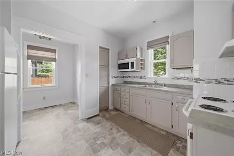 Kitchen - 2613 Crown Pl NW, Canton, OH 44708 photo 3 of 3