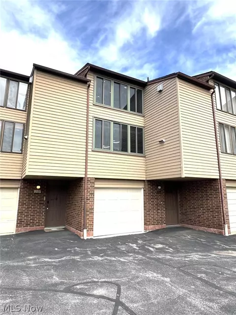 2129 Penguin Ave, Akron, OH 44319