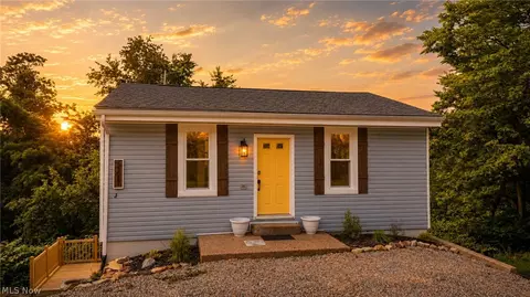 57087 Ferryview Rd, Martins Ferry, OH 43935