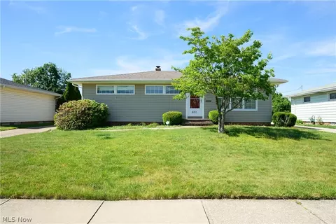 651 E Parkleigh Dr, Seven Hills, OH 44131