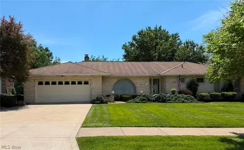 946 Douglas Dr, Wooster, OH 44691