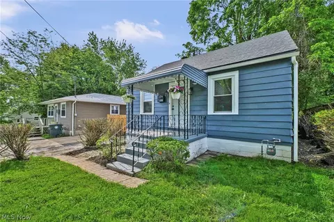 1068 Austin Ave, Akron, OH 44306