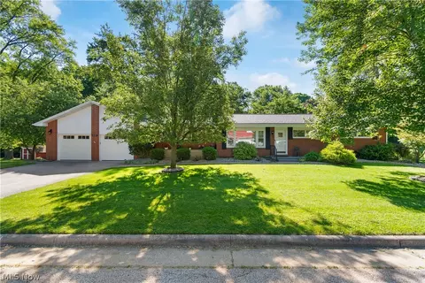 1222 Pleasantview Ave SE, North Canton, OH 44720