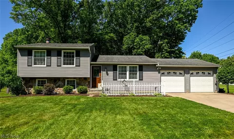 4092 Hummingbird Trl, Stow, OH 44224