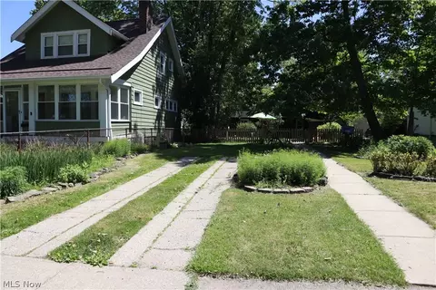 3878 Parkdale Rd, Cleveland Heights, OH 44121