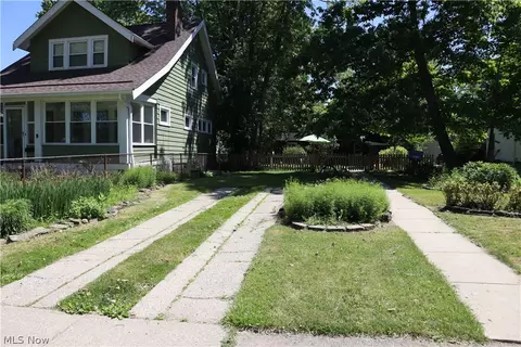 3878 Parkdale Rd, Cleveland Heights, OH 44121