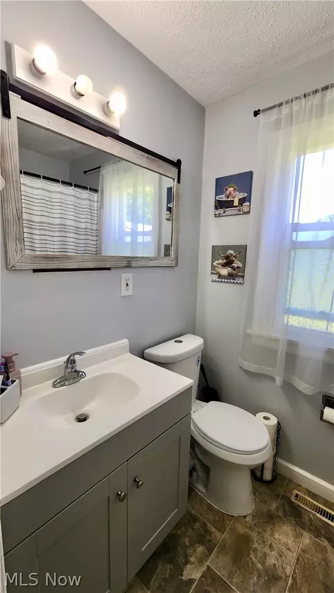 Bath - 1328 Myrtle Ave, Ashtabula, OH 44004 photo 2 of 2
