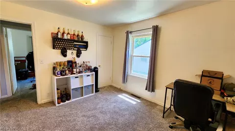Bedroom - 1328 Myrtle Ave, Ashtabula, OH 44004 photo 2 of 4