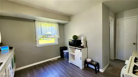 Entry Way - 1328 Myrtle Ave, Ashtabula, OH 44004 photo 2 of 2