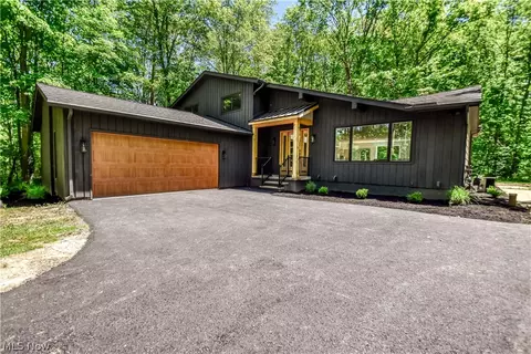 19121 Brewster Rd, Aurora, OH 44202