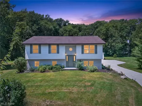 10142 Hillcrest Rd, Kirtland, OH 44094
