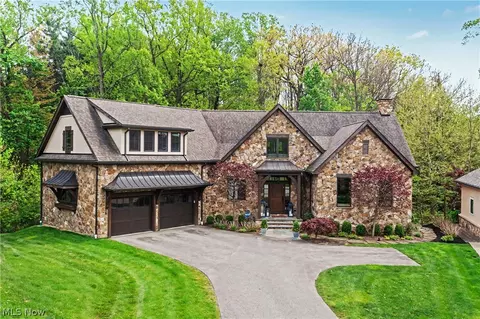 90 Lancaster Ct, Moreland Hills, OH 44022