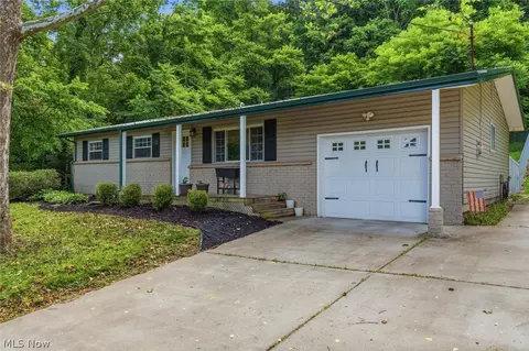 544 Homestead Dr, Williamstown, WV 26187