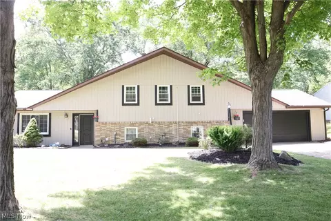 812 Blackfeet Trl, Macedonia, OH 44056